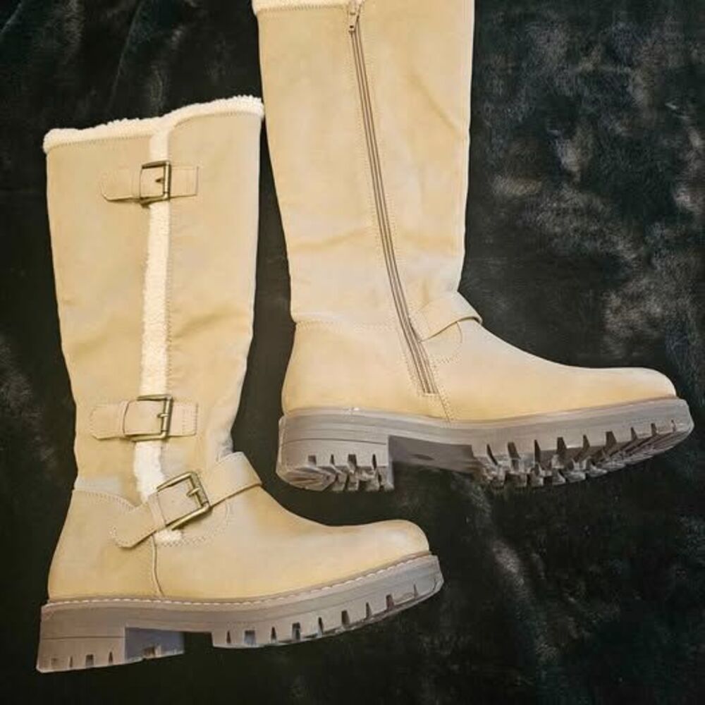 Cliff boots by White Mountain, Size  6.5M. - Picture 2 of 6